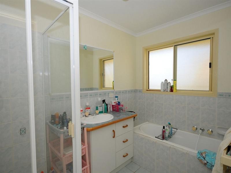 6 Moorhen Court, Eli Waters QLD 4655