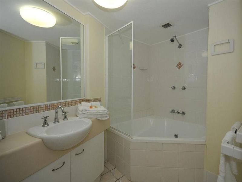 U2 Break Free Resort, Buchaneer Drive, Urangan QLD 4655