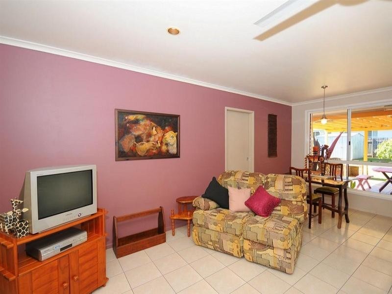24 Michelle Drive, Point Vernon QLD 4655