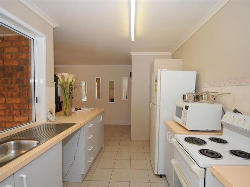 24 Michelle Drive, Point Vernon QLD 4655