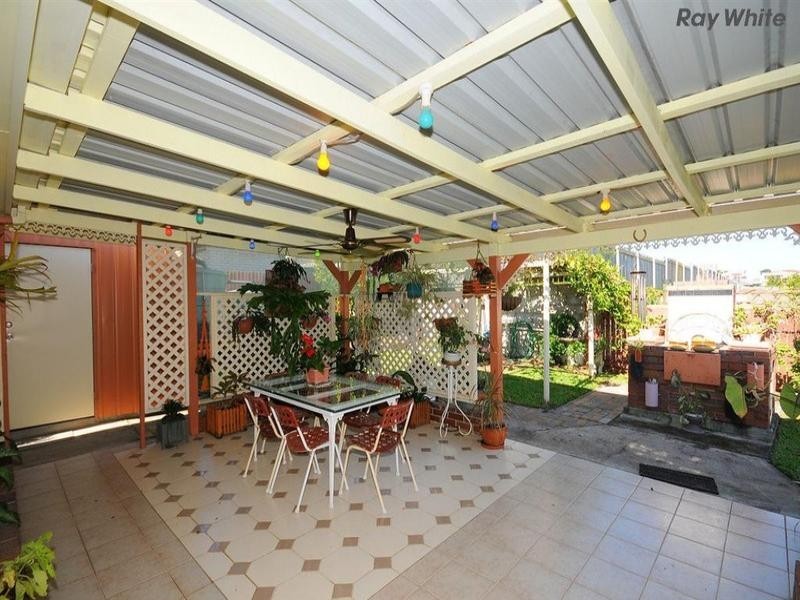 305 Boat Harbour Drive, Scarness QLD 4655