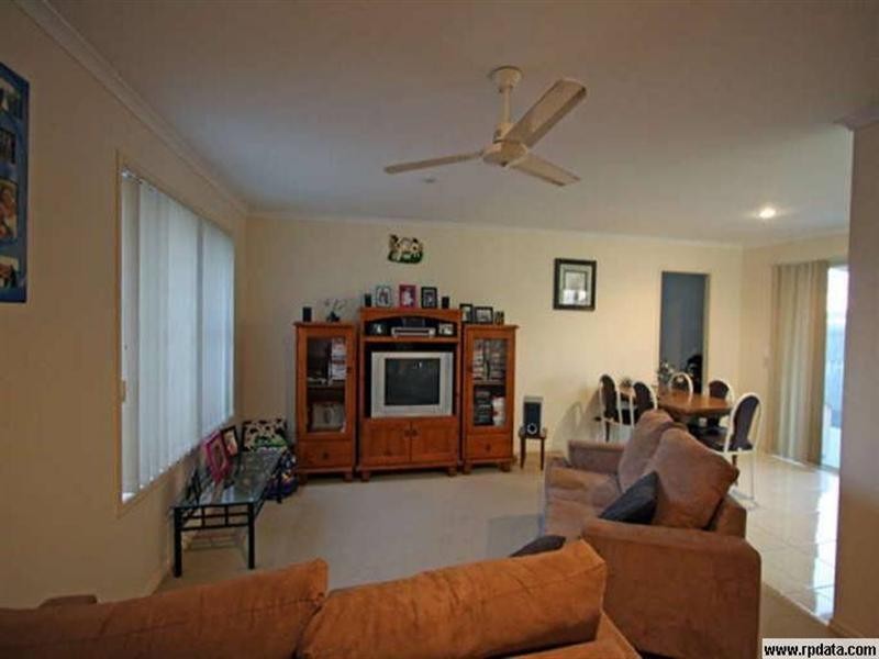 4 MANFRED Way, Point Vernon QLD 4655