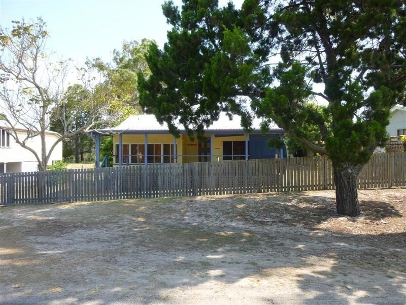 55 Moreton, Toogoom QLD 4655