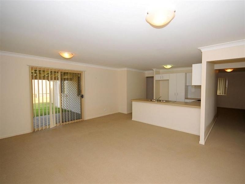 4 Beagle Avenue, Nikenbah QLD 4655