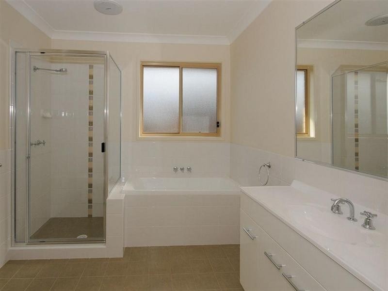 4 Beagle Avenue, Nikenbah QLD 4655