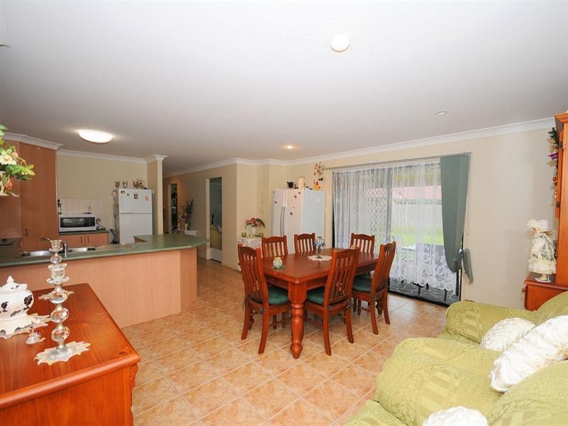 16 Gumtree Drive, Urraween QLD 4655