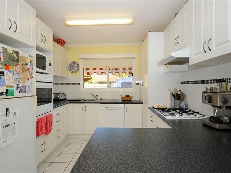 83 Limpus Street, Urangan QLD 4655