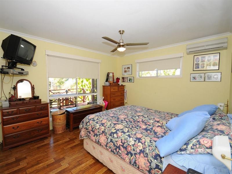 83 Limpus Street, Urangan QLD 4655