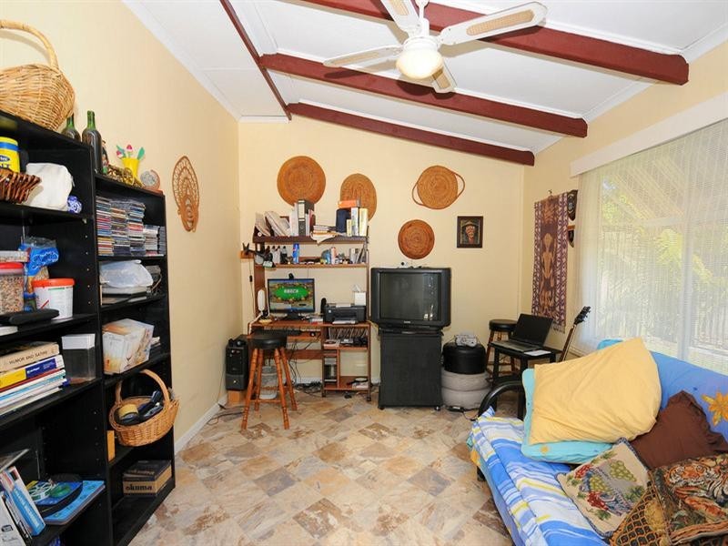 83 Limpus Street, Urangan QLD 4655