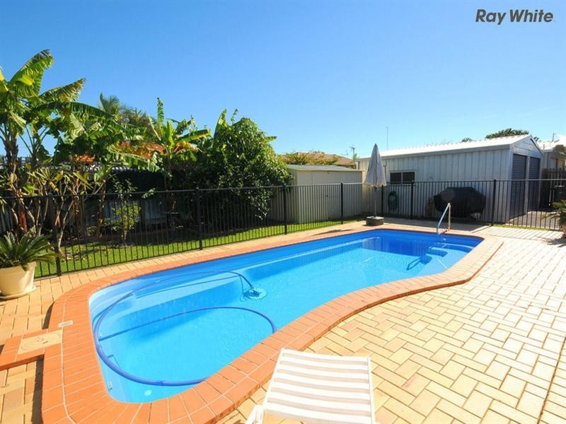 83 Limpus Street, Urangan QLD 4655