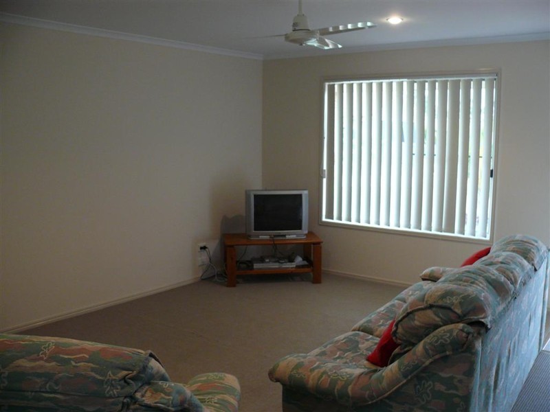 4 Sirius Court, Eli Waters QLD 4655