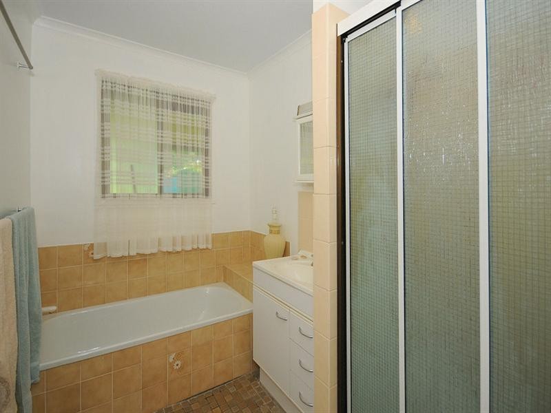 19 Owen Crescent, Urangan QLD 4655