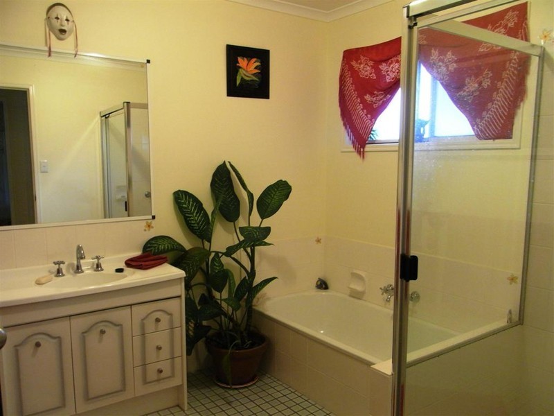5 Jensen Drive, Urraween QLD 4655