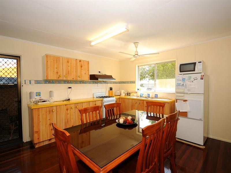 7 Burrum Street, Urangan QLD 4655