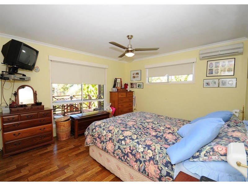 83 Limpus Street, Urangan QLD 4655