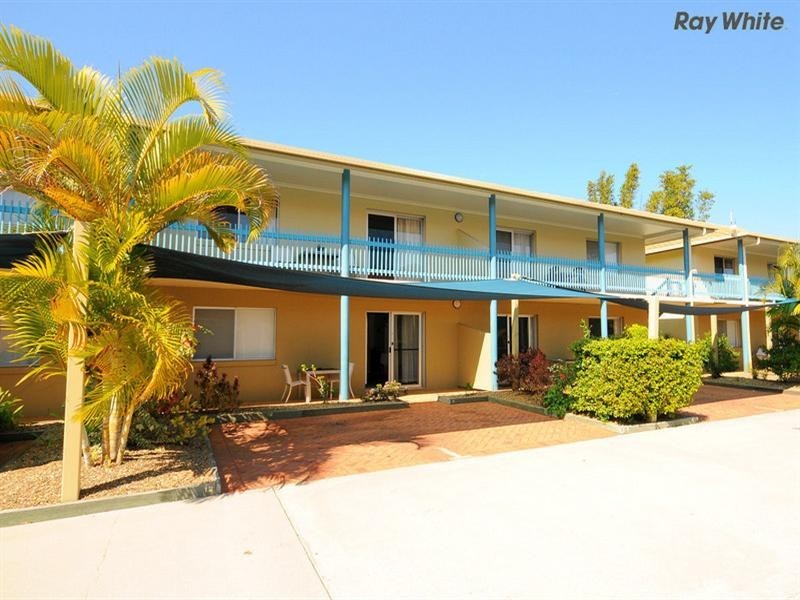 4/13 Ann Street, Torquay QLD 4655