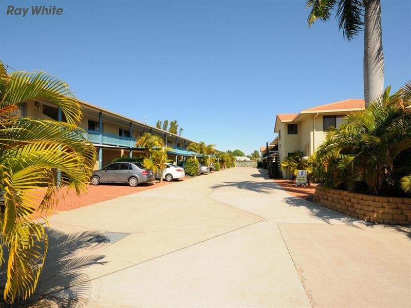 4/13 Ann Street, Torquay QLD 4655