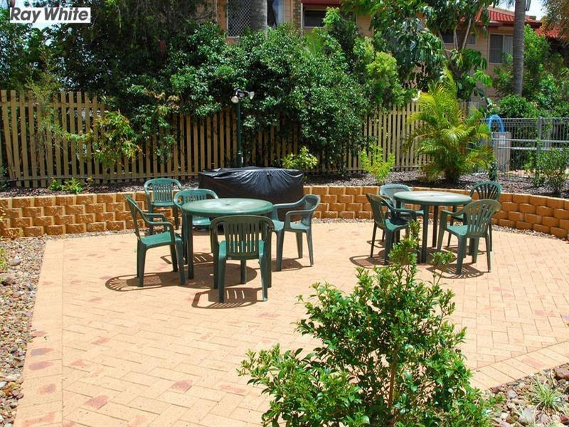 4/13 Ann Street, Torquay QLD 4655