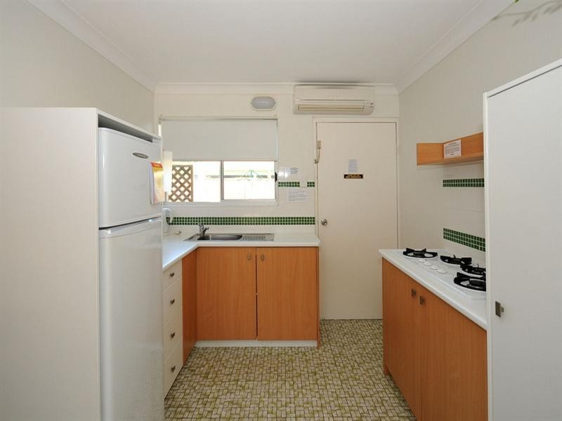 4/13 Ann Street, Torquay QLD 4655