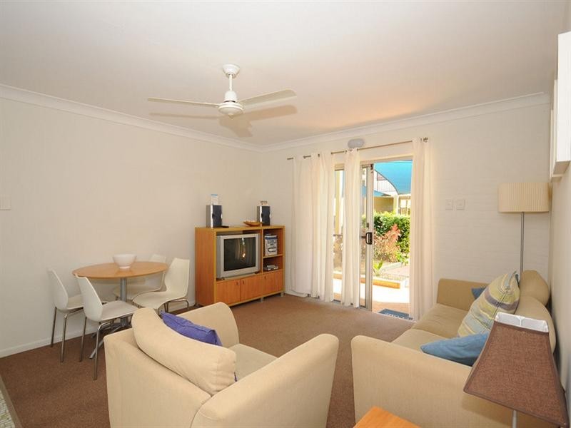 4/13 Ann Street, Torquay QLD 4655