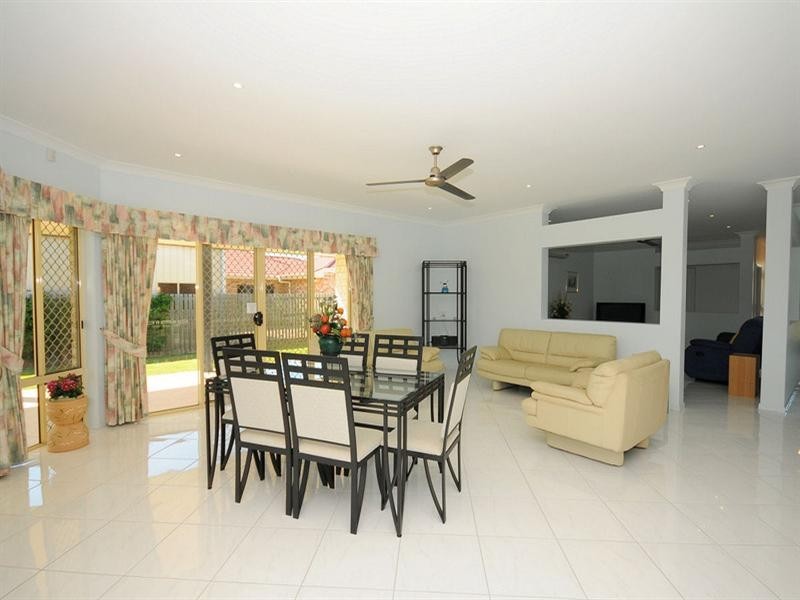 14 Harrison Circuit, Urangan QLD 4655