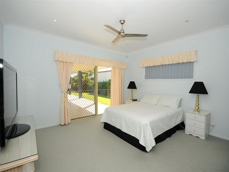 14 Harrison Circuit, Urangan QLD 4655