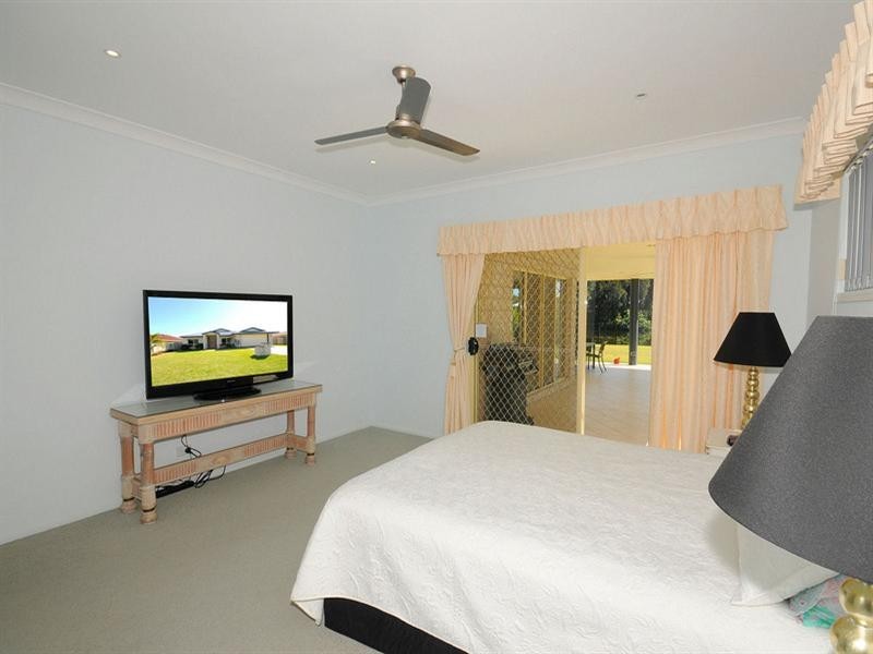 14 Harrison Circuit, Urangan QLD 4655