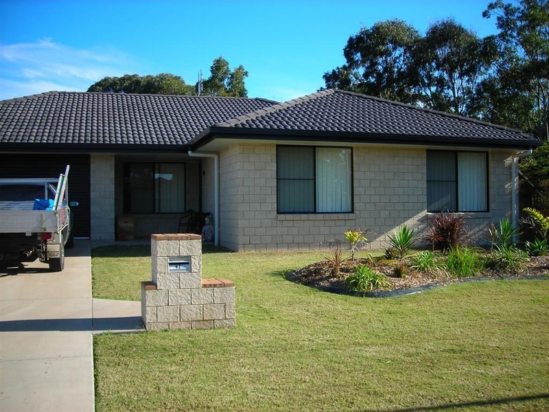 42 Topaz Circuit, Urangan QLD 4655