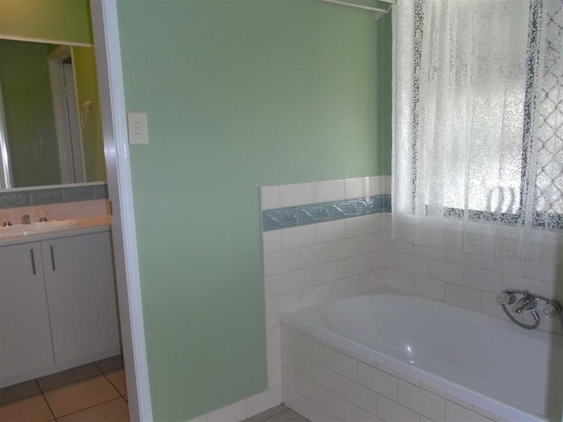 16 Rathdowne Court, Urraween QLD 4655