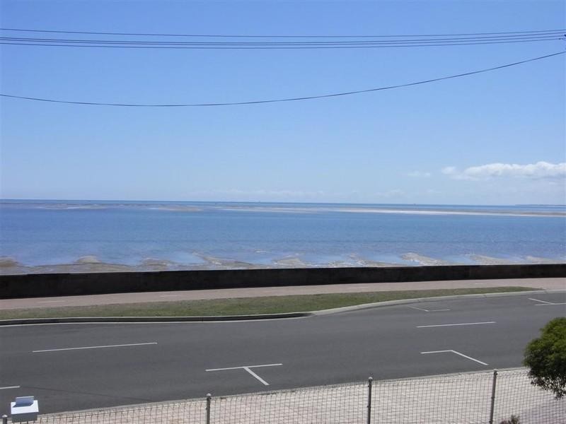 556 Charlton Esplanade, Urangan QLD 4655