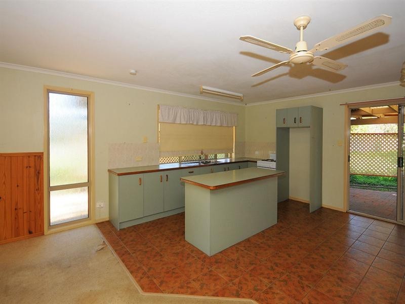 703 Boat Harbour Drive, Urangan QLD 4655