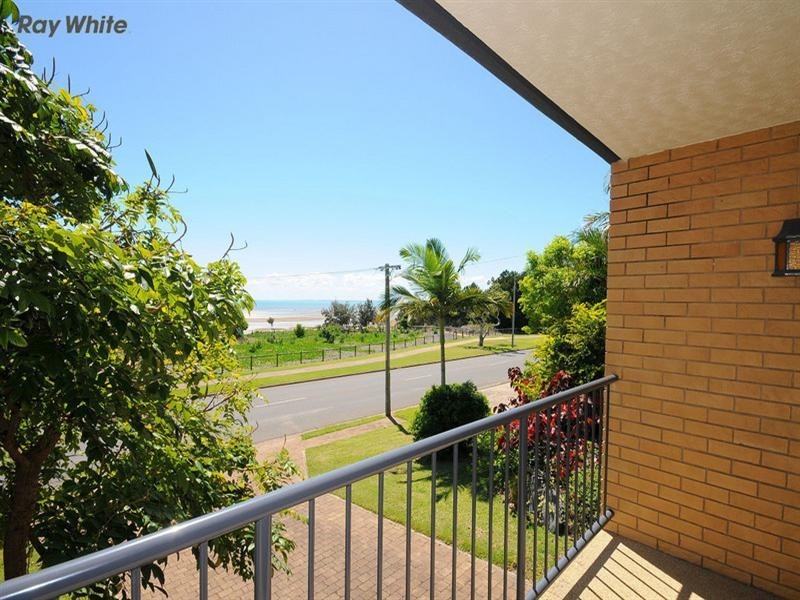 1/242 Charlton Esplanade, Pialba QLD 4655