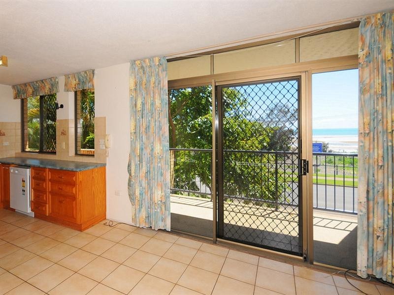 1/242 Charlton Esplanade, Pialba QLD 4655