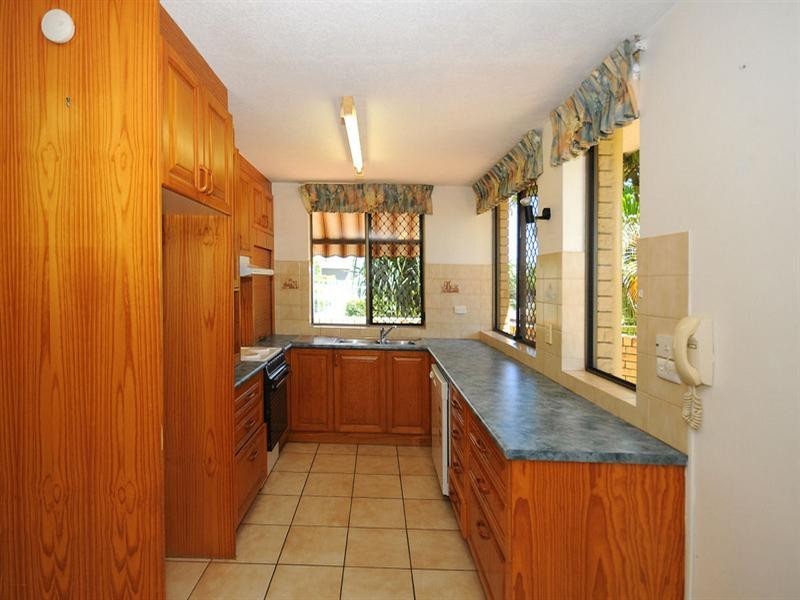 1/242 Charlton Esplanade, Pialba QLD 4655