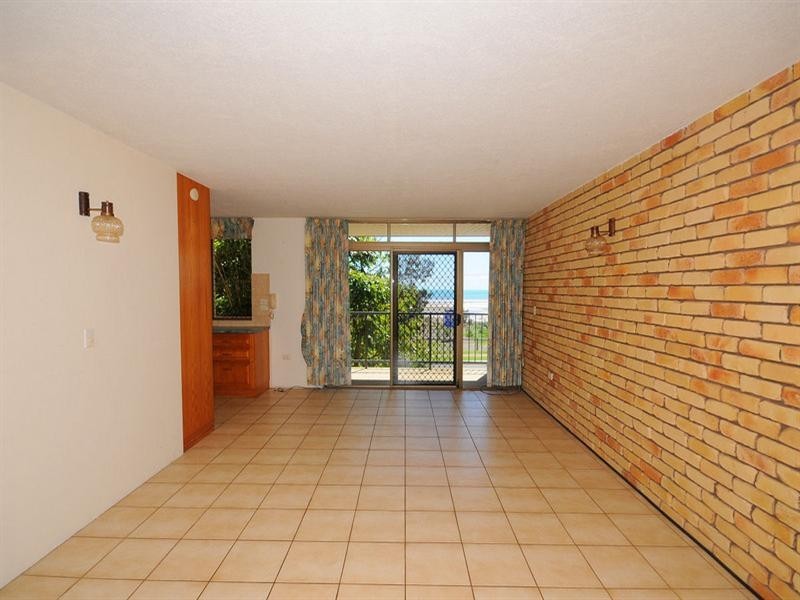 1/242 Charlton Esplanade, Pialba QLD 4655