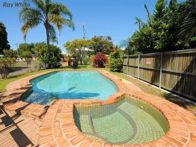 1/242 Charlton Esplanade, Pialba QLD 4655