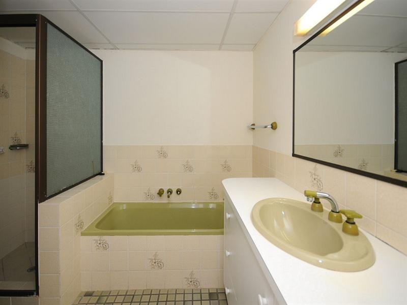 1/242 Charlton Esplanade, Pialba QLD 4655