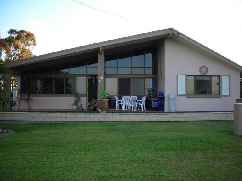 64 Esplanade, Point Vernon QLD 4655