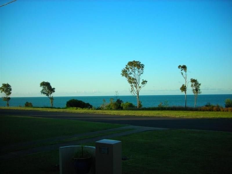64 Esplanade, Point Vernon QLD 4655