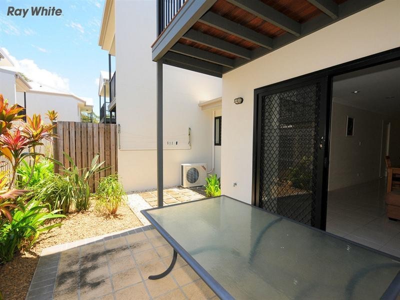 18/654 Charlton Esplanade, Urangan QLD 4655