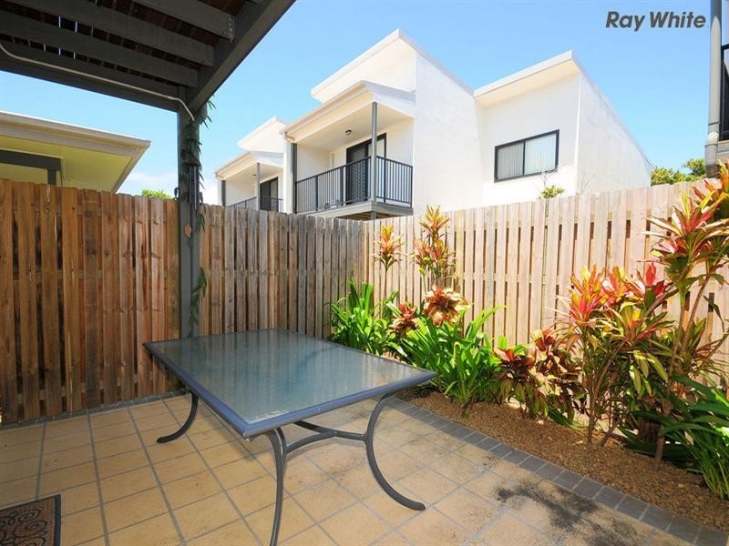 18/654 Charlton Esplanade, Urangan QLD 4655