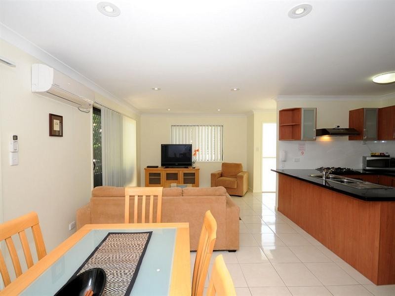 17/654 Charlton Esplanade, Urangan QLD 4655