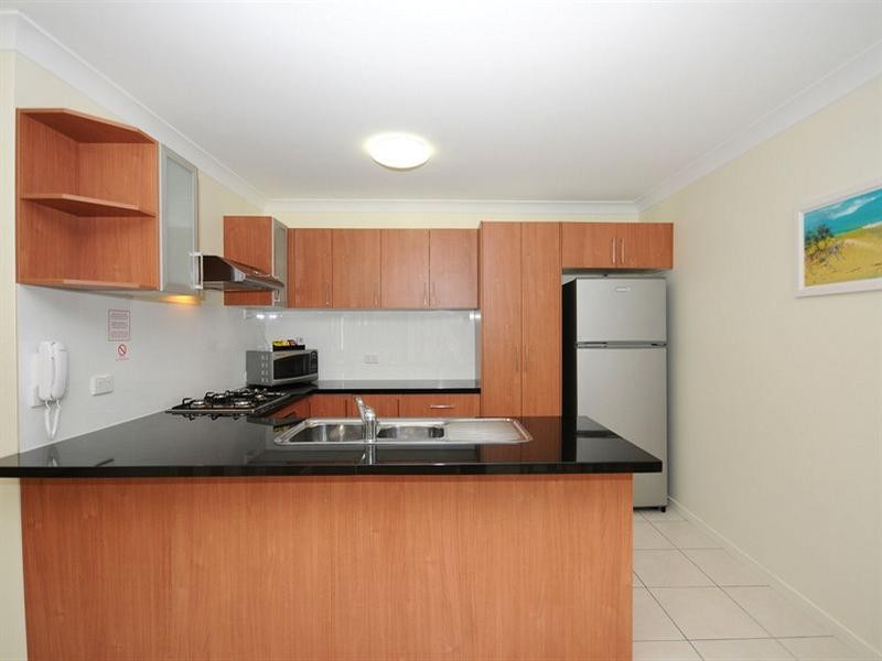 17/654 Charlton Esplanade, Urangan QLD 4655