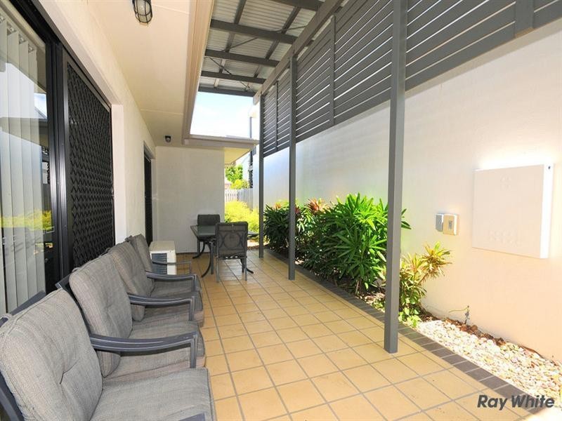 17/654 Charlton Esplanade, Urangan QLD 4655