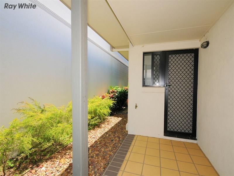 17/654 Charlton Esplanade, Urangan QLD 4655
