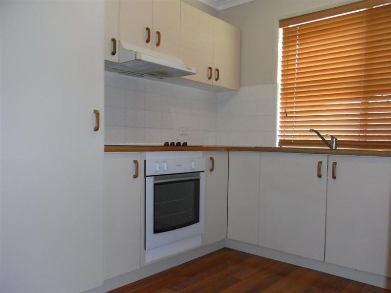 111 Limpus Street, Urangan QLD 4655