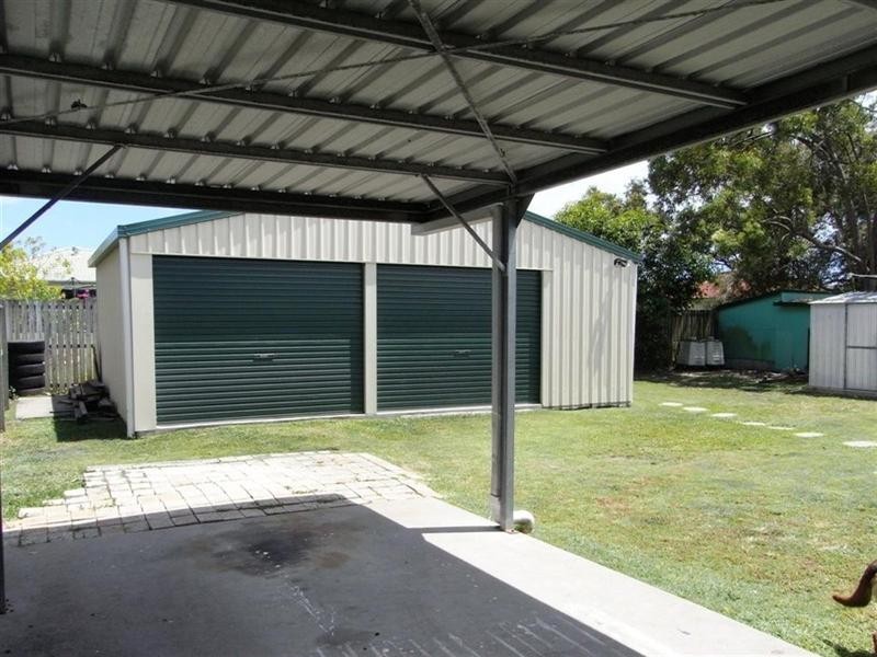 111 Limpus Street, Urangan QLD 4655