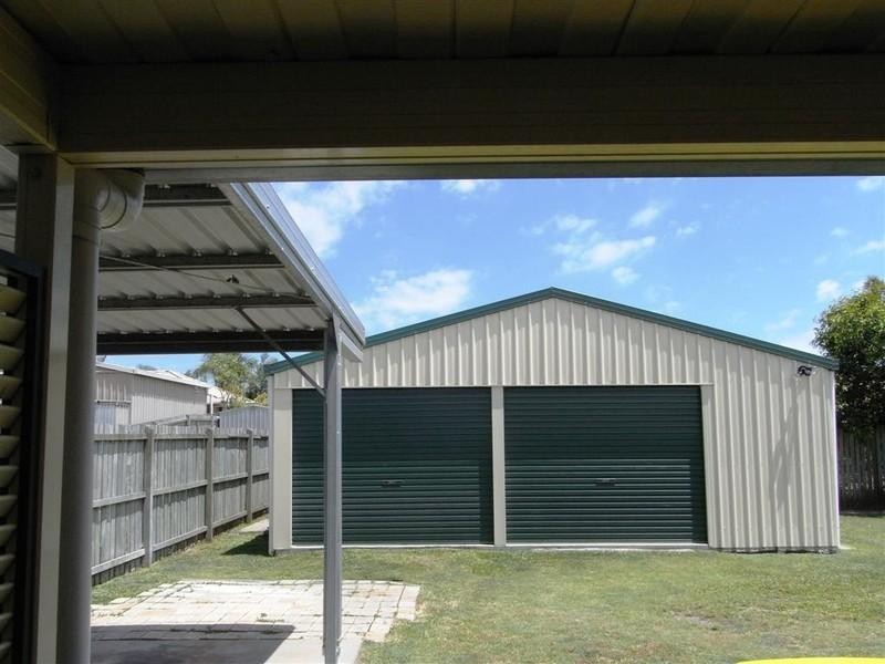 111 Limpus Street, Urangan QLD 4655