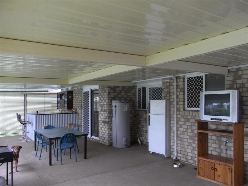 111 Limpus Street, Urangan QLD 4655