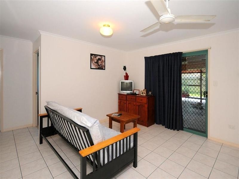 9 Satinay Street, Urangan QLD 4655